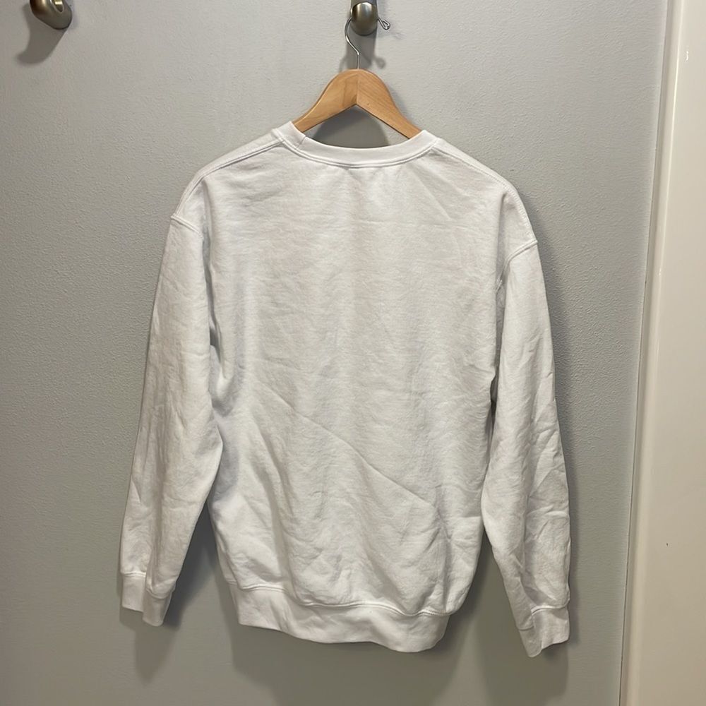 NWOT Gildan woman’s white sweatshirt - Picture 5 of 9